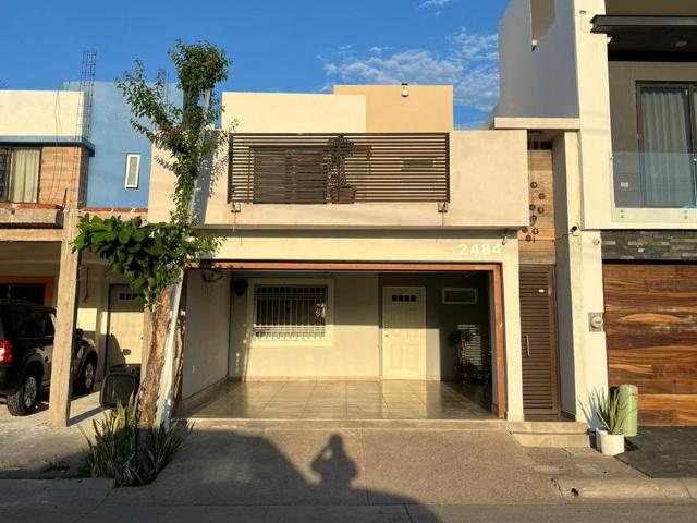 CASA EN VENTA EN VALLE ALTO II