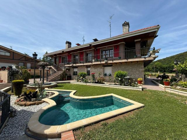 Casa en venta en Valle de Mena. Casa en venta en Valle De Mena, 11 dormitorios. Casas Valle de.