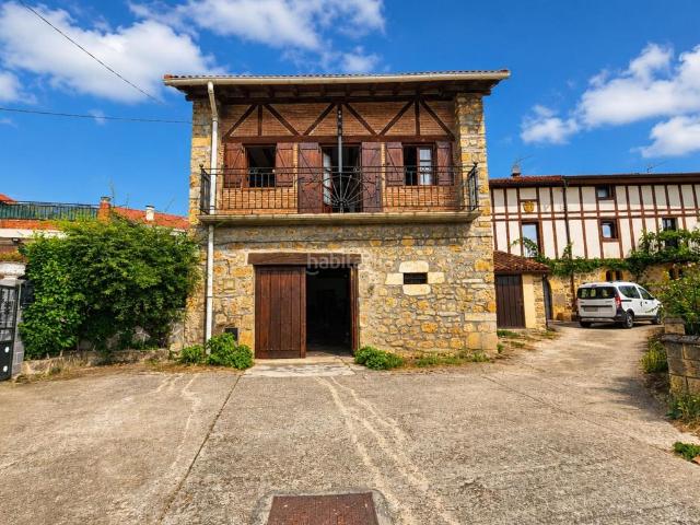Casa adosada en venta en Valle de Mena. Casa en el corazón de Lezana. Casas adosadas Valle de.