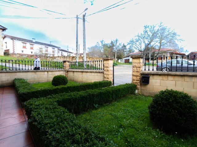 Casa en venta en Valle de Mena. CHALET INDEPENDIENTE EN LEZANA DE MENA. Casas Valle de.