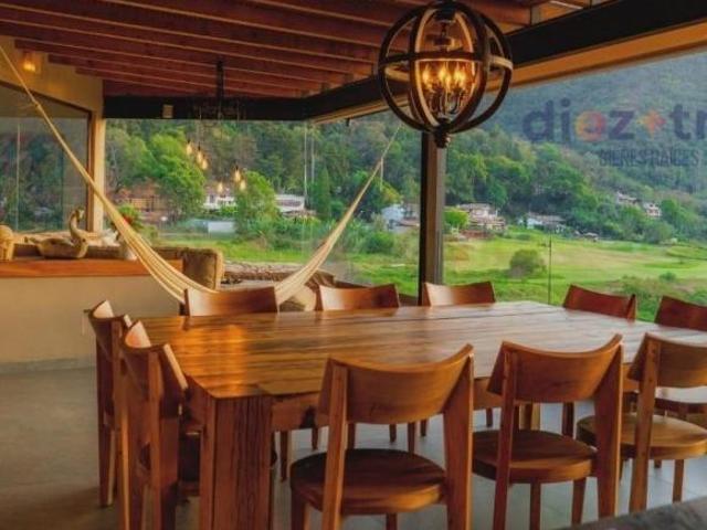 CASA EN VENTA EN VALLE DE BRAVO