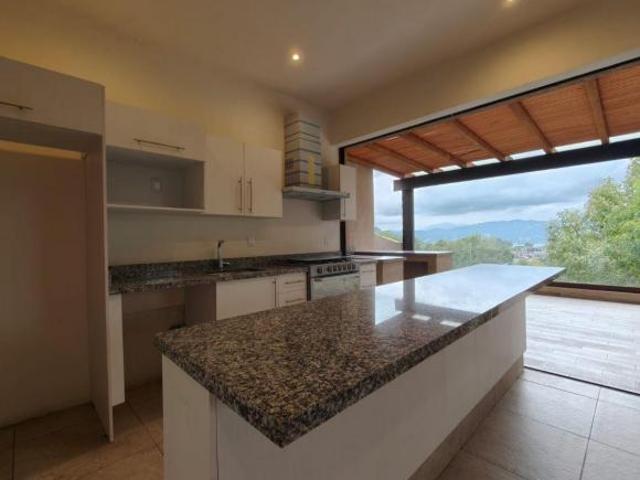 CASA EN VENTA EN VALLE DE BRAVO