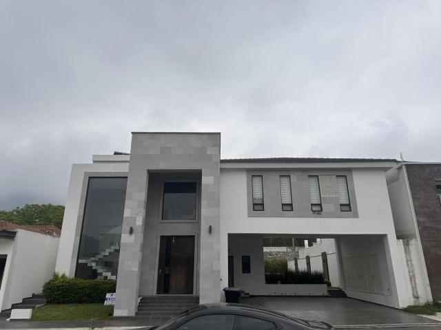 Casa en venta en Valle de Cristal, Monterrey, Nuevo León