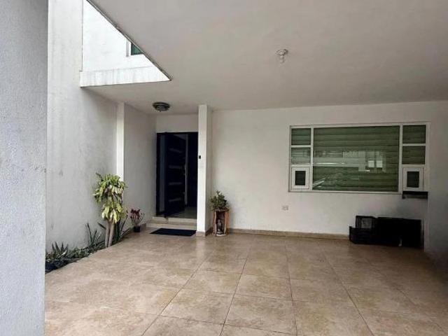 Casa en Venta en Valle de la Sierra, Santa Catarina