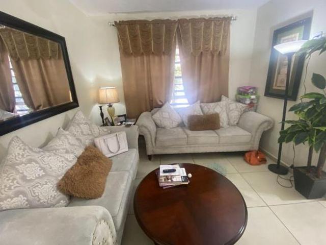 Casa en venta en Valle de los Almendros, frente a universidad de Durango