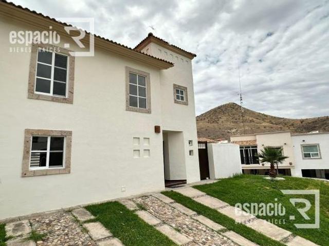 CASA EN VENTA EN VALLE DE SAN LORENZO III
