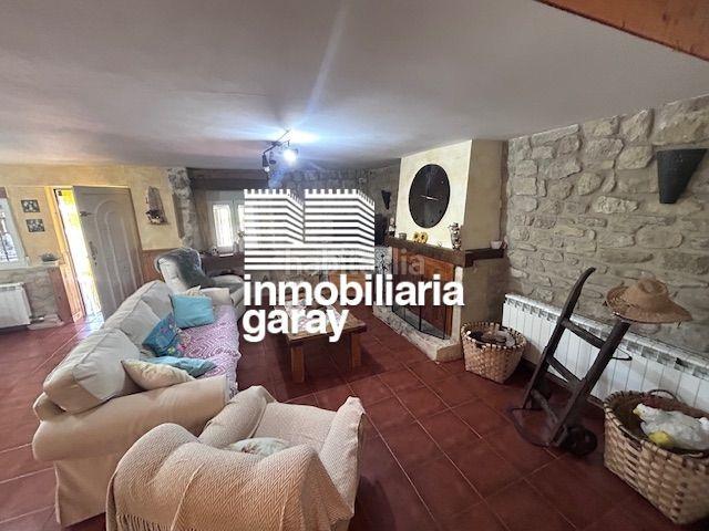 Casa en venta en Valle de Tobalina. Casa de piedra, restaurada con terreno. Casas Valle de.