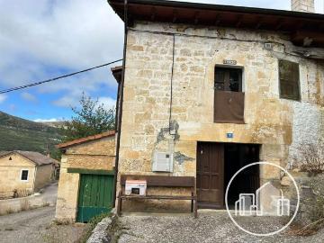 Casa en venta en Valle de Valdebezana. CASA CON TERRENO EN EL VALLE DE VALDEBEZANA. Casas Valle de.