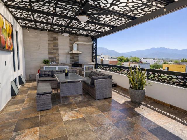 Casa en Venta en Valle del Mar, Puerto Vallarta 4 Recamaras con Rooftop y Jacuzzi Privado