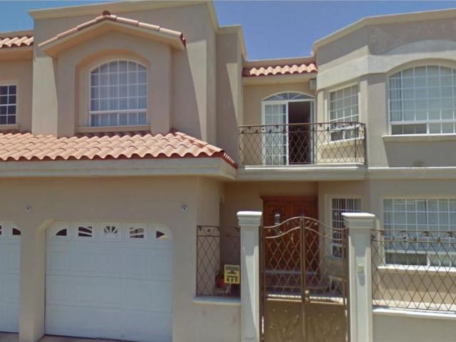 Casa en venta en Valle Dorado, Ensenada, Baja California