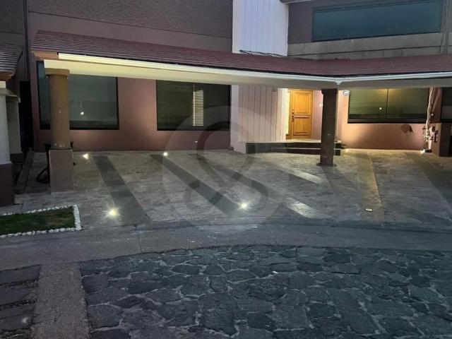 CASA EN VENTA EN COL. VALLE ESCONDIDO, TLALPAN