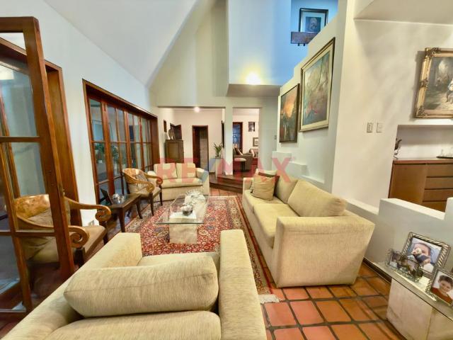 Casa En Venta En Valle Hermoso – Santiago De Surco | 300 M² De Terreno | Exclusiva, Amplia Y Lista Para Vivir
