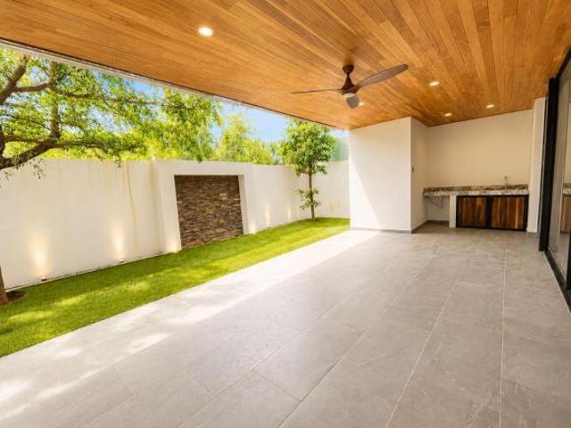 Casa en Venta en Valle Imperial Guadalajara 4 Recámaras, Jardín y Terraza