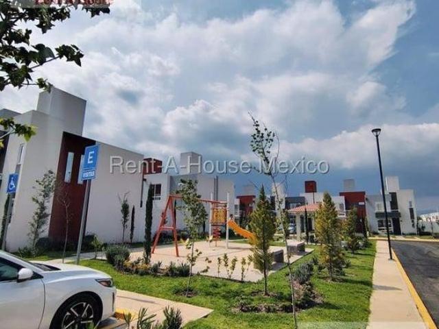 Casa en Venta en Valle Imperial 26 1221