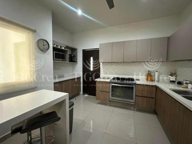 CASA EN VENTA EN VALLE PONIENTE