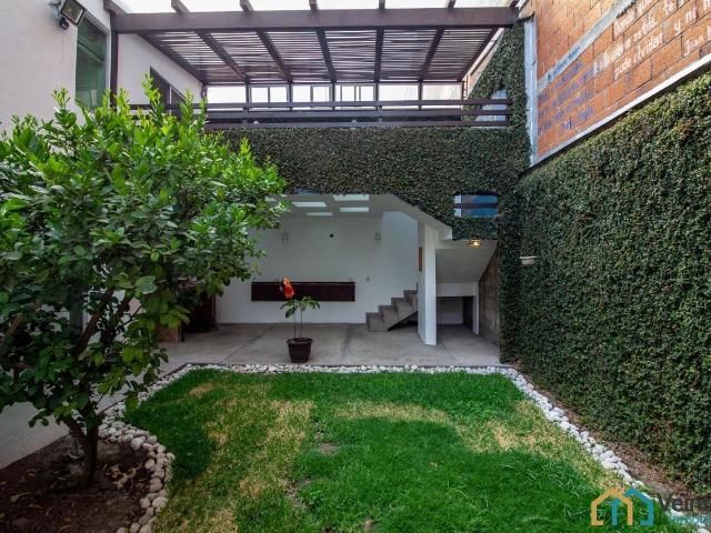 Casa en Venta en Valle Real, con amplio jard?n