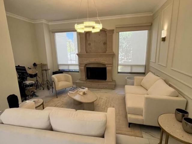 Casa en Venta en Valle Real Saltillo | Esquina, Alberca | 498 m²