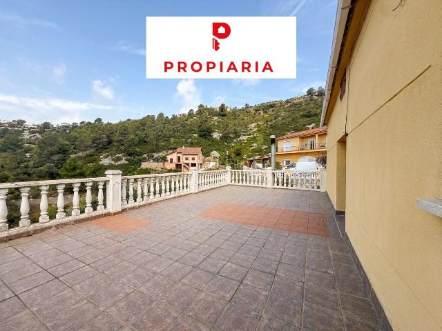 Casa en venta en Vallirana. AMPLIA CASA CON VISTAS DESPEJADAS. Casas.