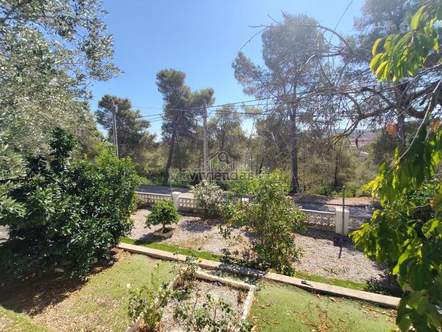 Casa en venta en Vallirana. Bonita casa con gran parcela. Casas.