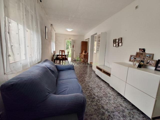 Casa en venta en Vallirana. Bonita casa con jardín. Casas.