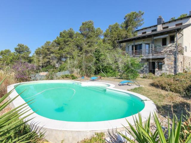Casa en venta en Vallirana. CALOR DE HOGAR. Casas.