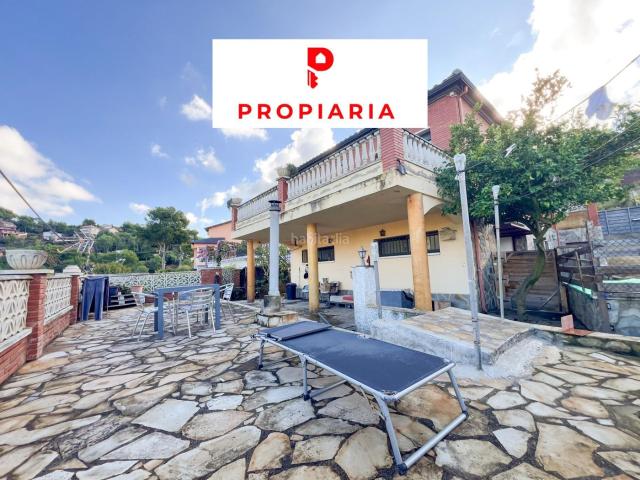 Casa en venta en Vallirana. CASA CON ASCENSOR Y DOS VIVIENDAS INDEPENDIENTES. Casas.
