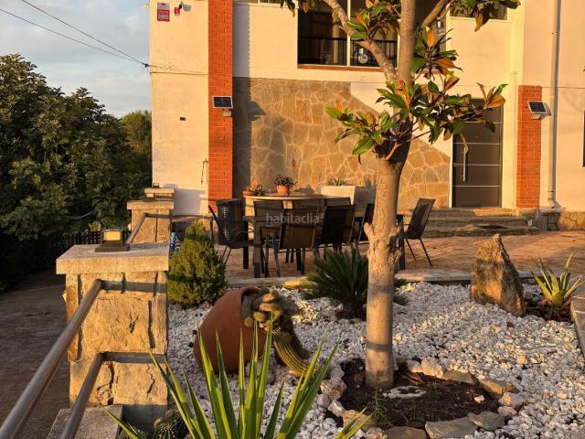 Casa en venta en Vallirana. Casa de 320 m² para entrar a vivir y parcela de 1.060 m² en El Lledoner, Vallirana. Casas.