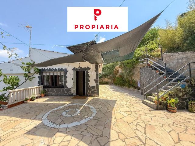 Casa en venta en Vallirana. CASA EN UN PLANTA CON PISCINA Y JARDÍN. Casas.