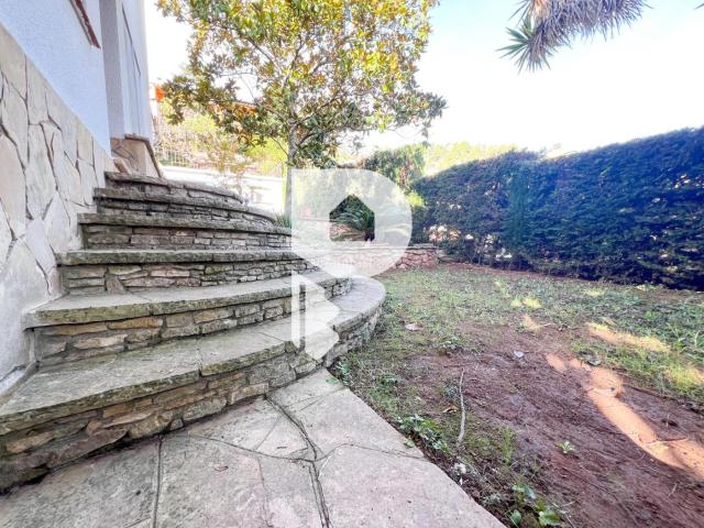 Casa en venta en Vallirana. CASA RURAL EN EL CENTRO DEL PUEBLO. Casas.
