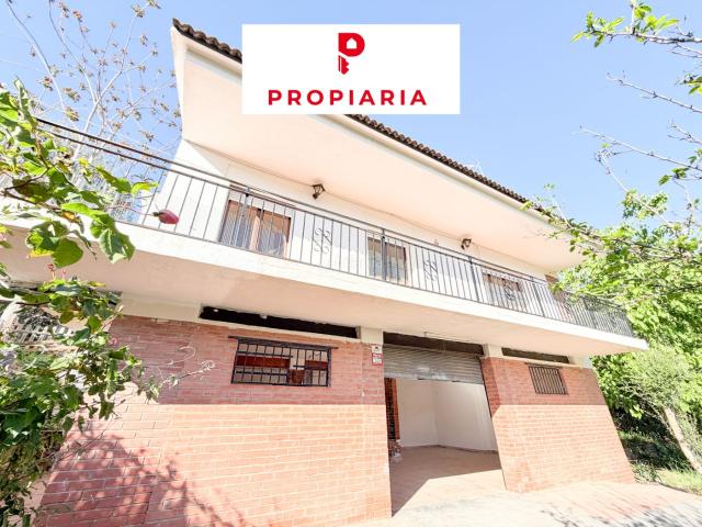 Casa en venta en Vallirana. CASA REFORMADA CON PARCELA LLANA. Casas.