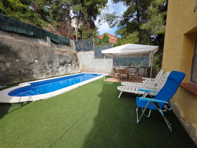 Casa en venta en Vallirana. ¡ CASA SOLEADA CON PISICINA EN LA SOLANA !. Casas.