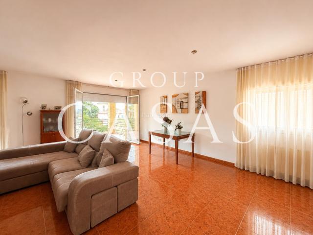 Casa en venta en Vallirana. Casas.