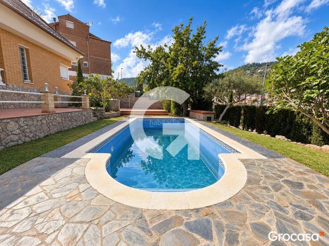 Casa en venta en Vallirana. CHALET CON PISCINA PRIVADA, 4 HABITACIONES Y ZONA DEPORTIVA A 3 MINUTOS DE VALLIRANA. Casas.