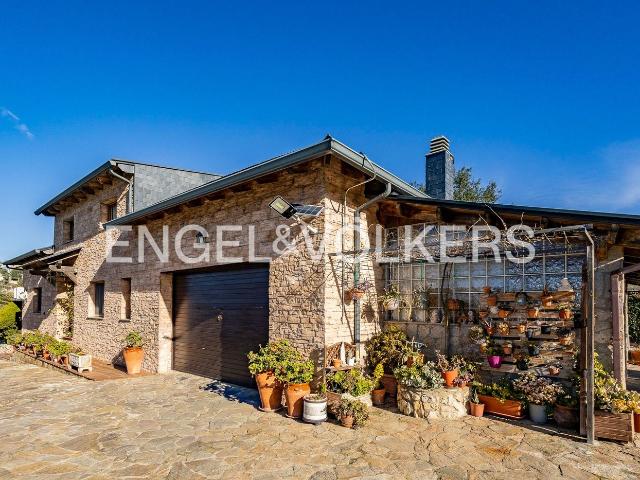 Casa en venta en Vallirana. Espectacular Villa en Vallirana Espacio, Calidad y Vida Saludable. Casas.