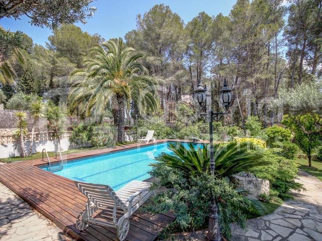 Casa en venta en Vallirana. EXUBERANCIA SALVAJE. Casas.