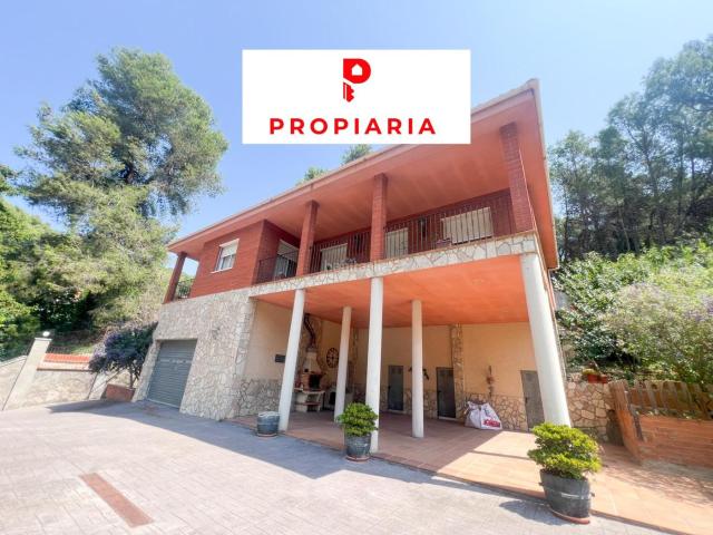 Casa en venta en Vallirana. MAGNIFICA CASA CON GRAN TERRENO. Casas.