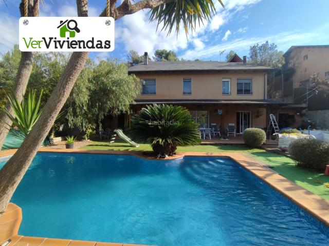 Casa en venta en Vallirana. Preciosa casa con piscina. Casas.