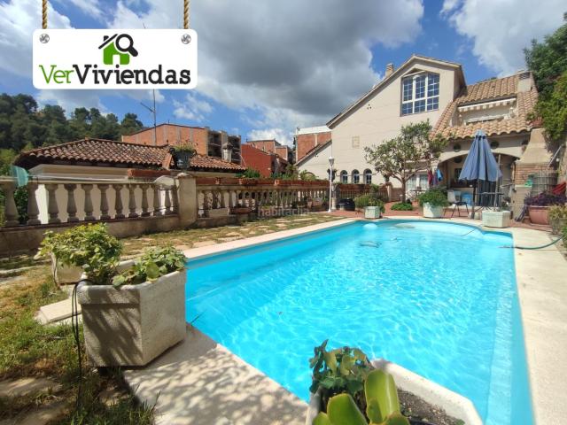 Casa en venta en Vallirana. Preciosa casa en el centro. Casas.