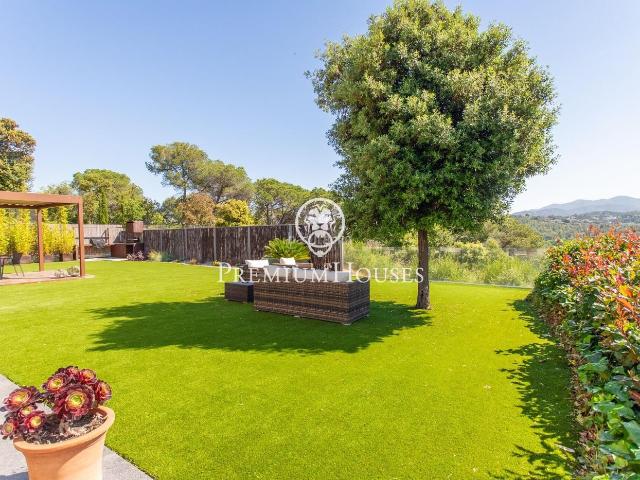 Casa en venta en Vallromanes. Casa en venta de una sola planta! Tranquilidad y diseño con vistas espectaculares al Golf. Casas.