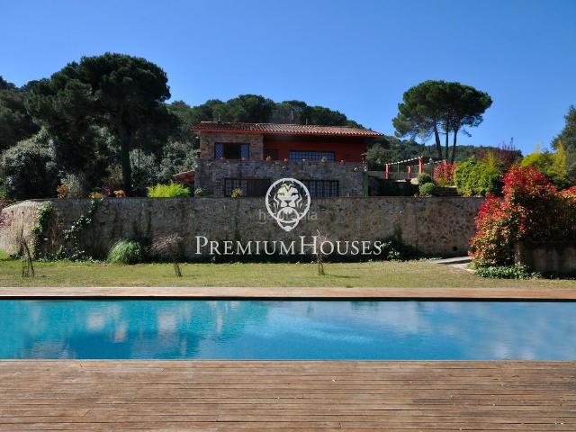 Casa en venta en Vallromanes. Fabulosa finca en venta en el Golf Vallromanes. Costa BCN. Casas.