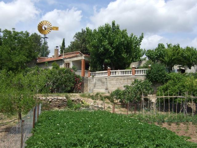 Masía en venta en Valls. Masia amb molta terra i horta. Masías.
