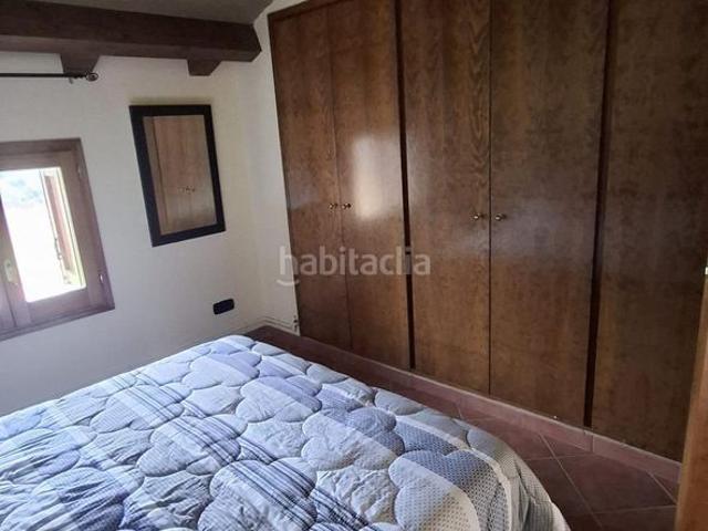 Casa en venta en Valls d´Aguilar Les. Casa de piedra y madera con vistas y orientación sur en Noves de Segre. Casas Valls d´Aguilar.
