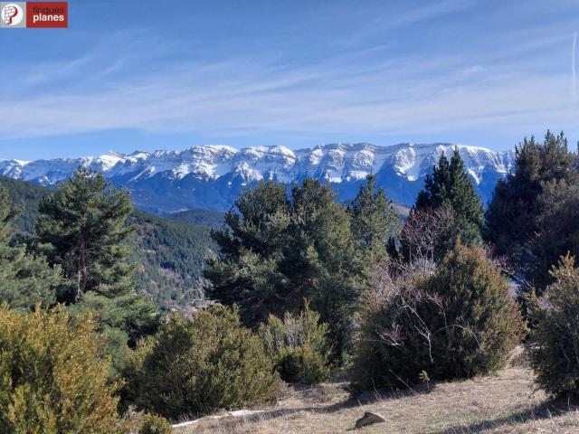 Casa en venta en Valls de Valira Les. Refugio autosuficiente en el Pirineo catalán con vistas al Cadí. Casas Valls de Valira.