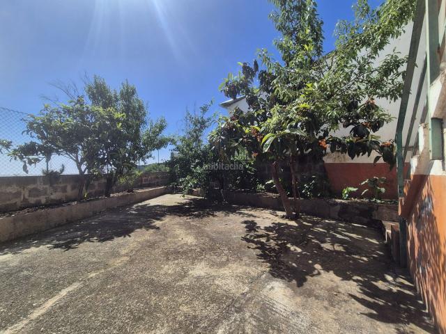 Casa en venta en Valsequillo de Gran Canaria. Casa independiente con gran terraza, vistas despejadas y opción de dos viviendas. Casas Valsequillo de Gran.