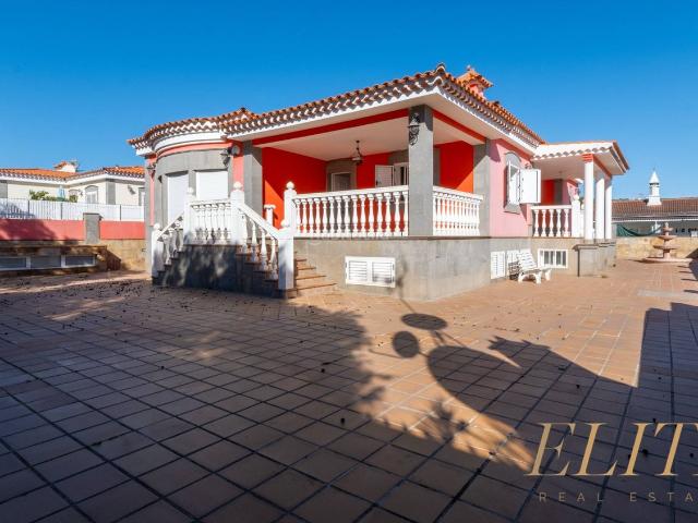 Casa en venta en Valsequillo de Gran Canaria. Chalet Independiente con Garaje para 1216 Coches en Urb. Los Almendros Valsequillo. Casas Valsequillo de Gran.