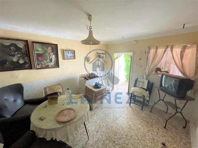 Casa en venta en Valsequillo. Gran casa en Valsequillo, con tejado completamente nuevo. Con una superficie total de 189 m2, constridos 285 m2. Consta de 3 dormi. Casas.