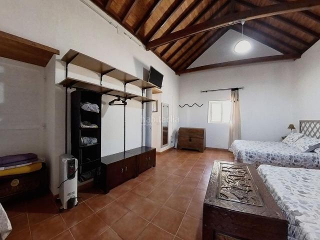 Casa en venta en Vega de San Mateo. FINCA EN SAN MATEO Espacio, calma y aire puro finca de 6900 m2 con dos propiedades listas para disfrutar. Casas Vega de San.