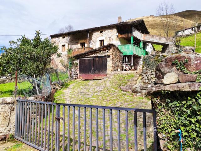 Casa en venta en Vega de Pas. Quieres REFORMAR una casa tan singular que hasta los turistas se paran a fotografiarla? En pleno Vega de Pas, nos encontramos esta. Casas Vega de.
