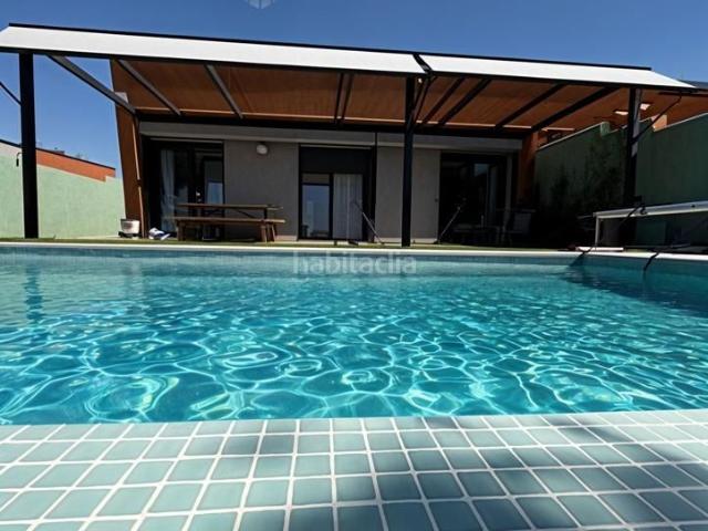 Casa en venta en Vegas de Matute. Chalet paredo en venta, Avd. Venecia, Campo de Golf Los Angeles de San Rafael, Segovia. Casas Vegas de.