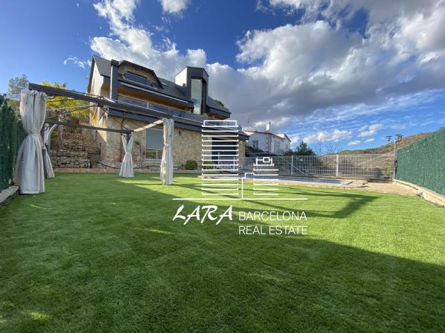 Casa en venta en Vendrell El, Mas Borràs Coto del Rey Costa Dorada. Excelente casa individual reformada con vistas al mar y piscina ideal familia grande. Casas Vendrell.